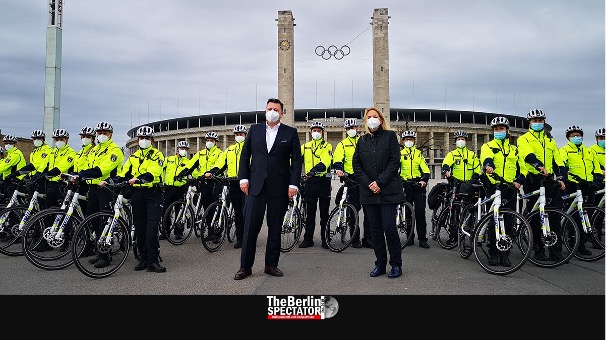 berlin bisikletli polis
